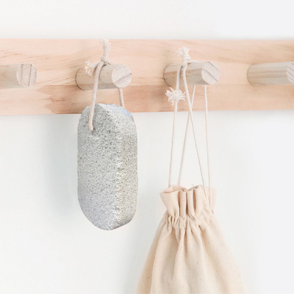 【 預購 磨腳石-1入  】【逆齡完美裸足！雙面除皮磨腳石】 刮腳皮 搓腳石 搓腳板 磨腳器 腳跟死皮 除老繭 磨腳工具 火山石 沐浴石 美足【DE818】