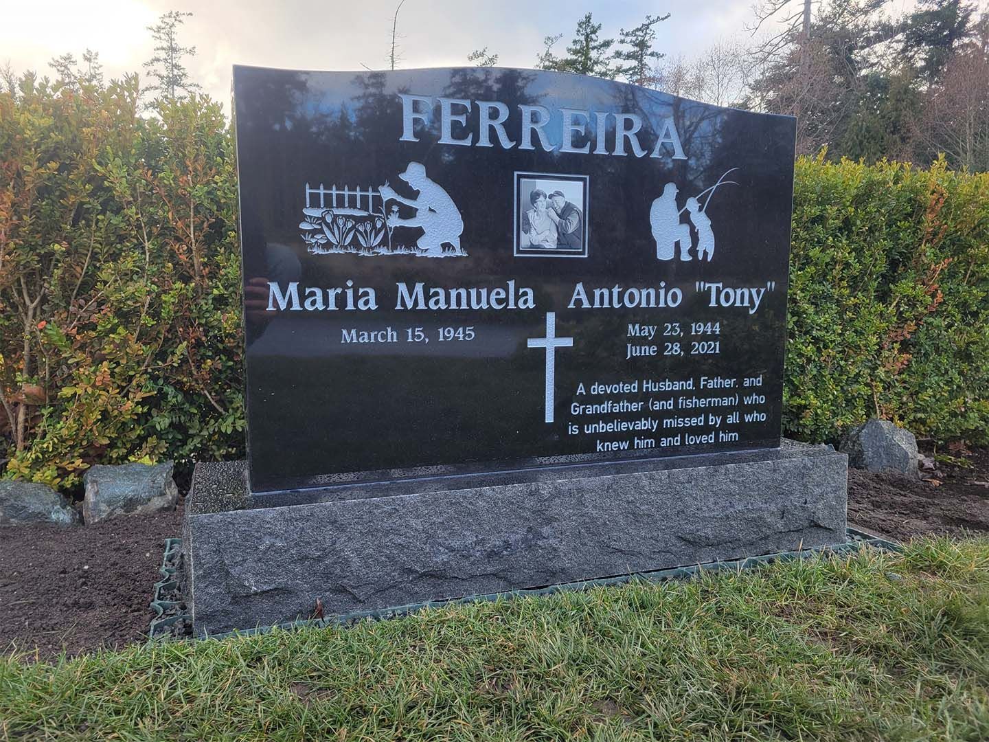 a gravestone for maria manuela and antonio tony