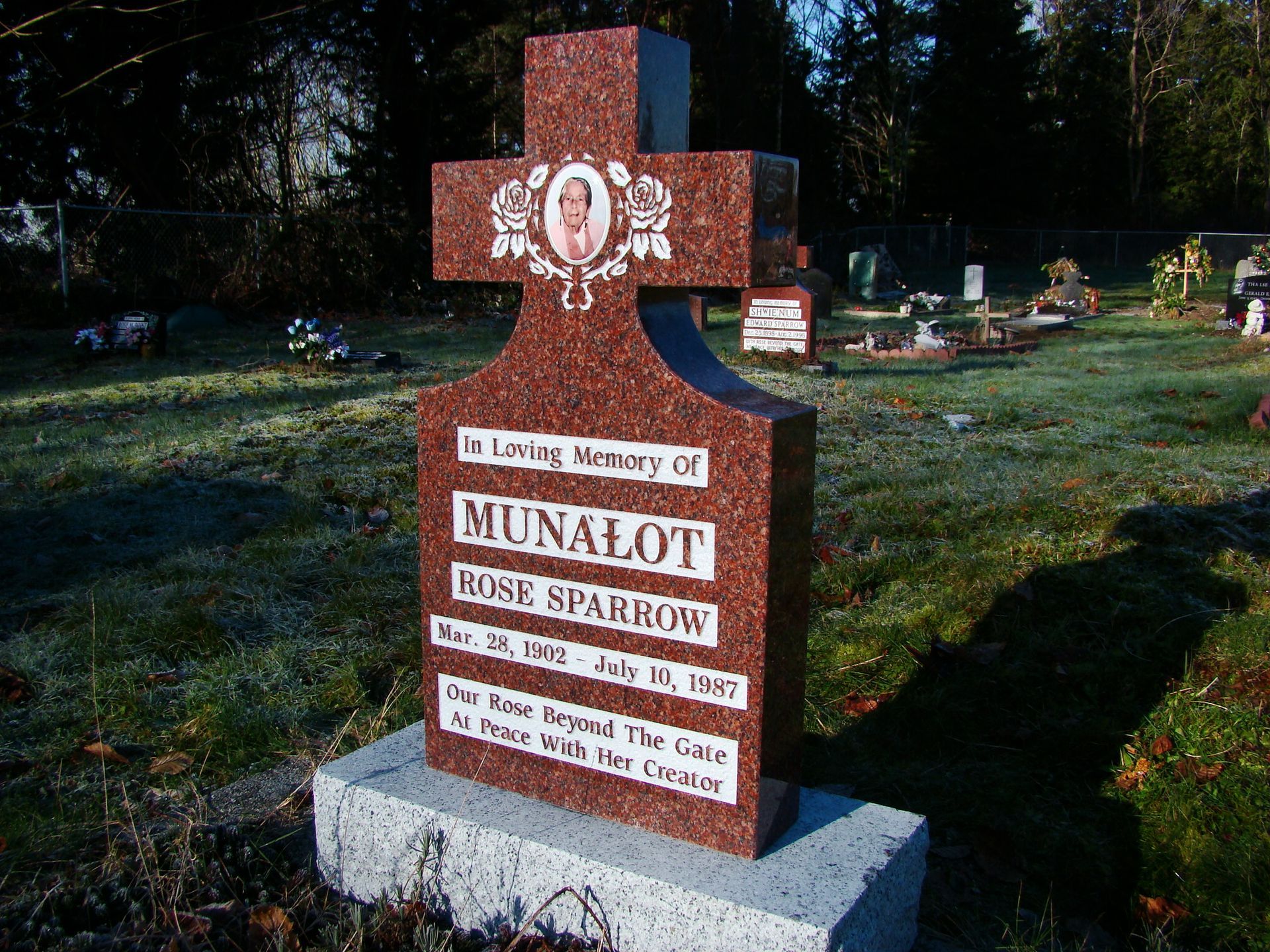 a gravestone in a cemetery with the name munalot on it