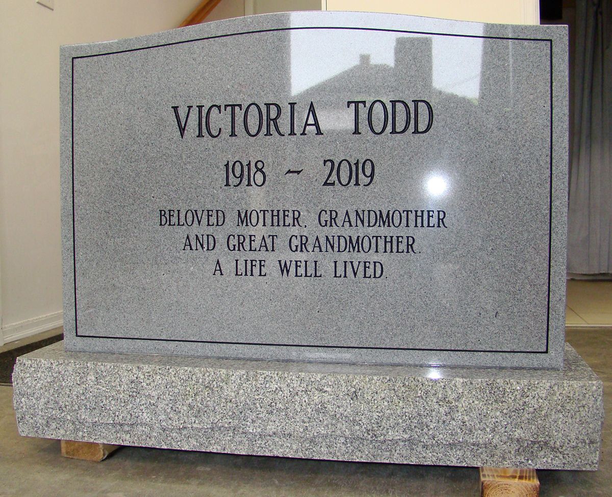 a gravestone for victoria todd who died in 1918