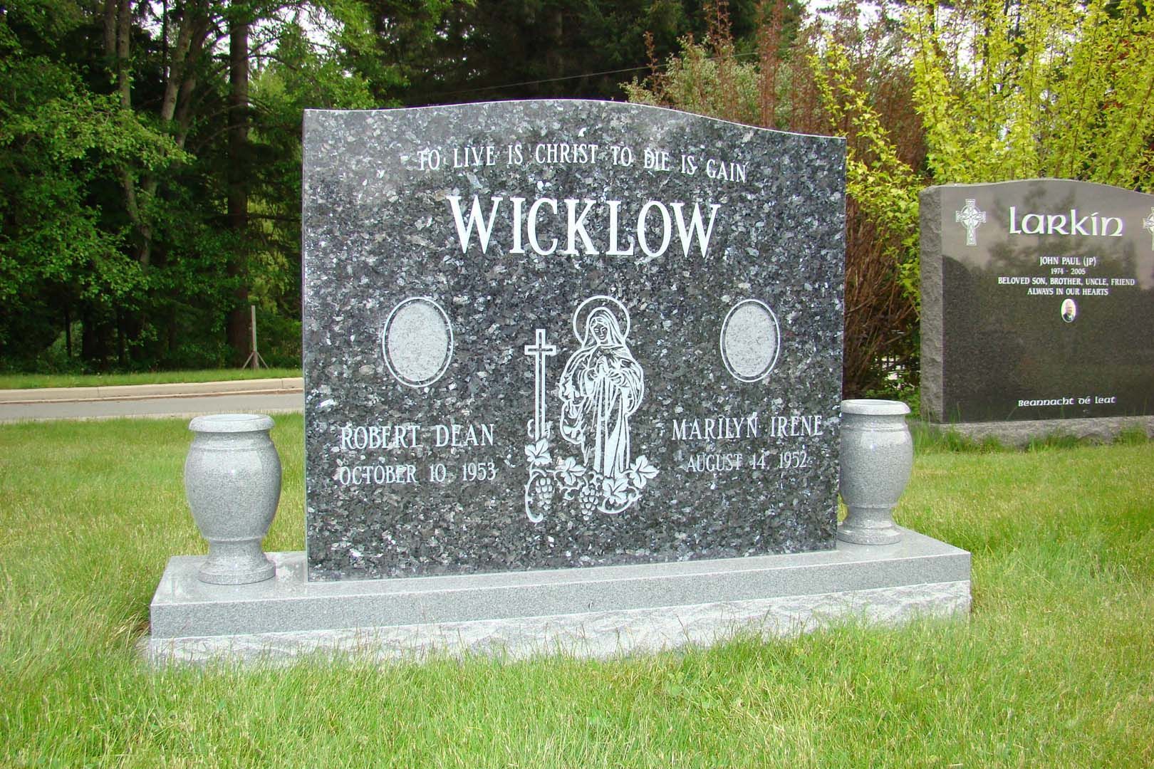 a black gravestone with the name wicklow on it