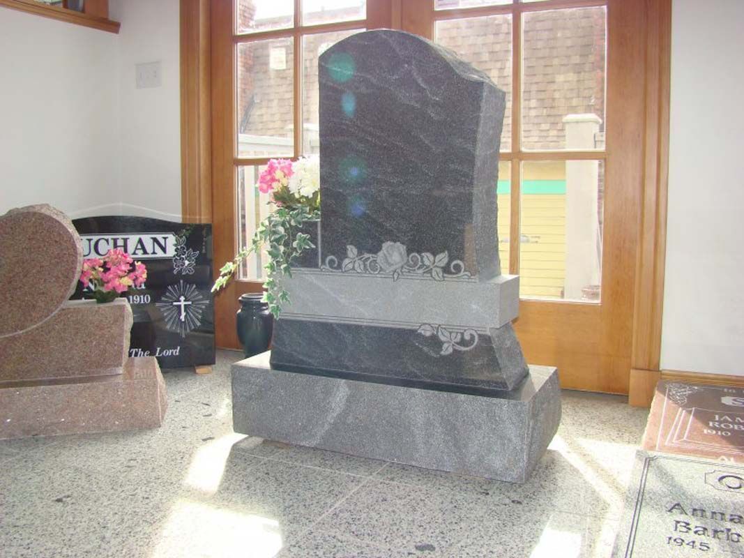 A gravestone in a room with a sign that says chan