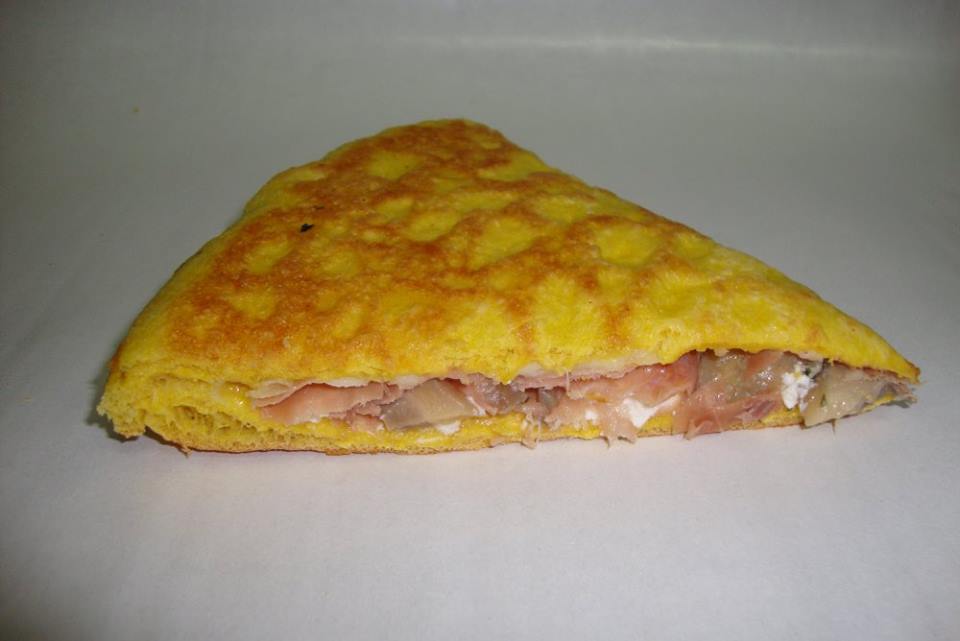 Focaccia ripiena di prosciutto cotto e funghi