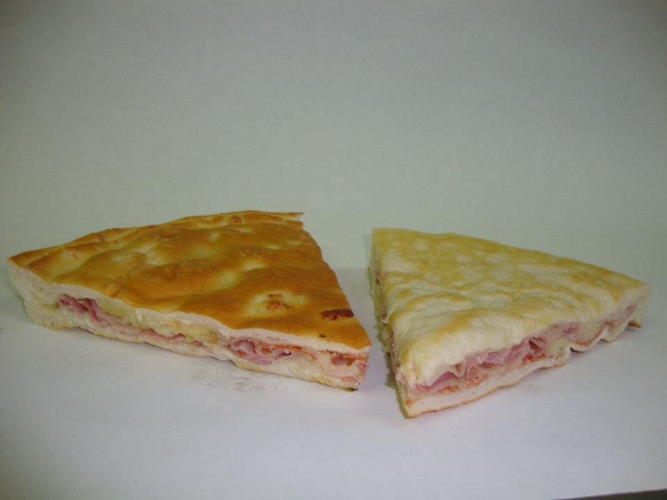 Focaccia ripiena con prosciutto cotto