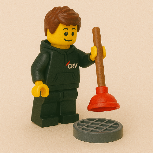 LEGO-mannetje van CRV Service dat een afvoer of riool ontstopt