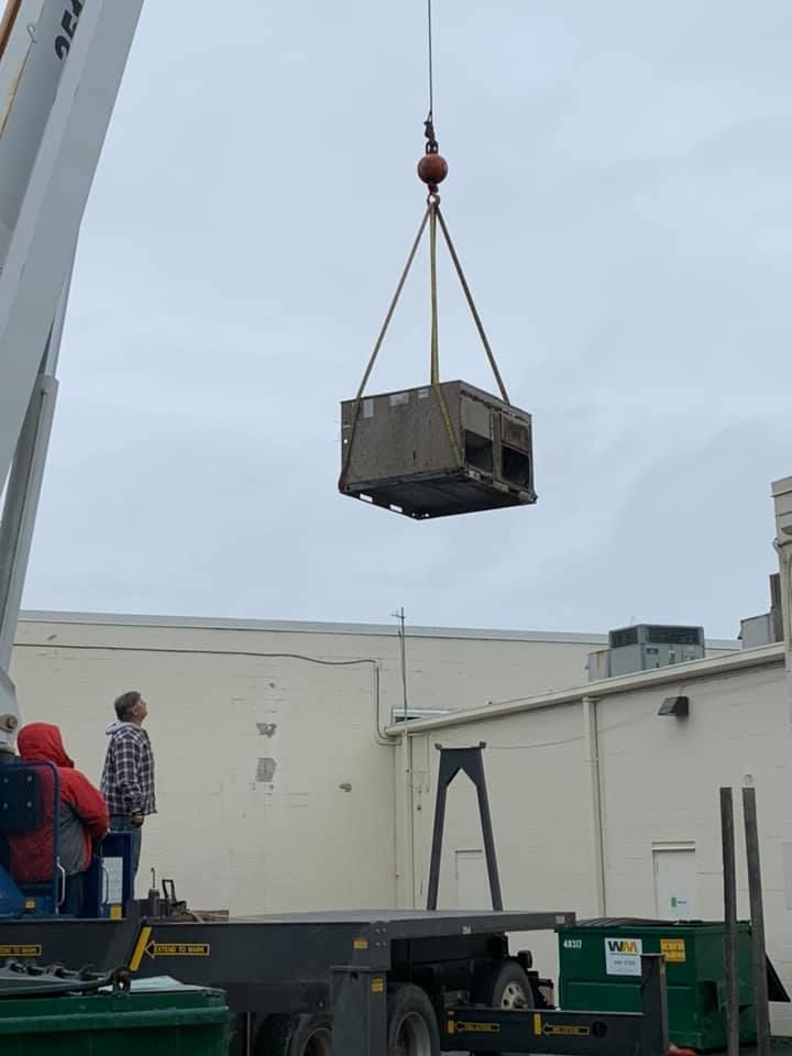 HVAC Unit Transfer To Roof Using Lift - Chesapeake, VA - Southside Energy