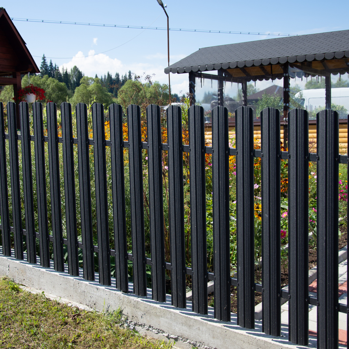 installing an aluminum fence