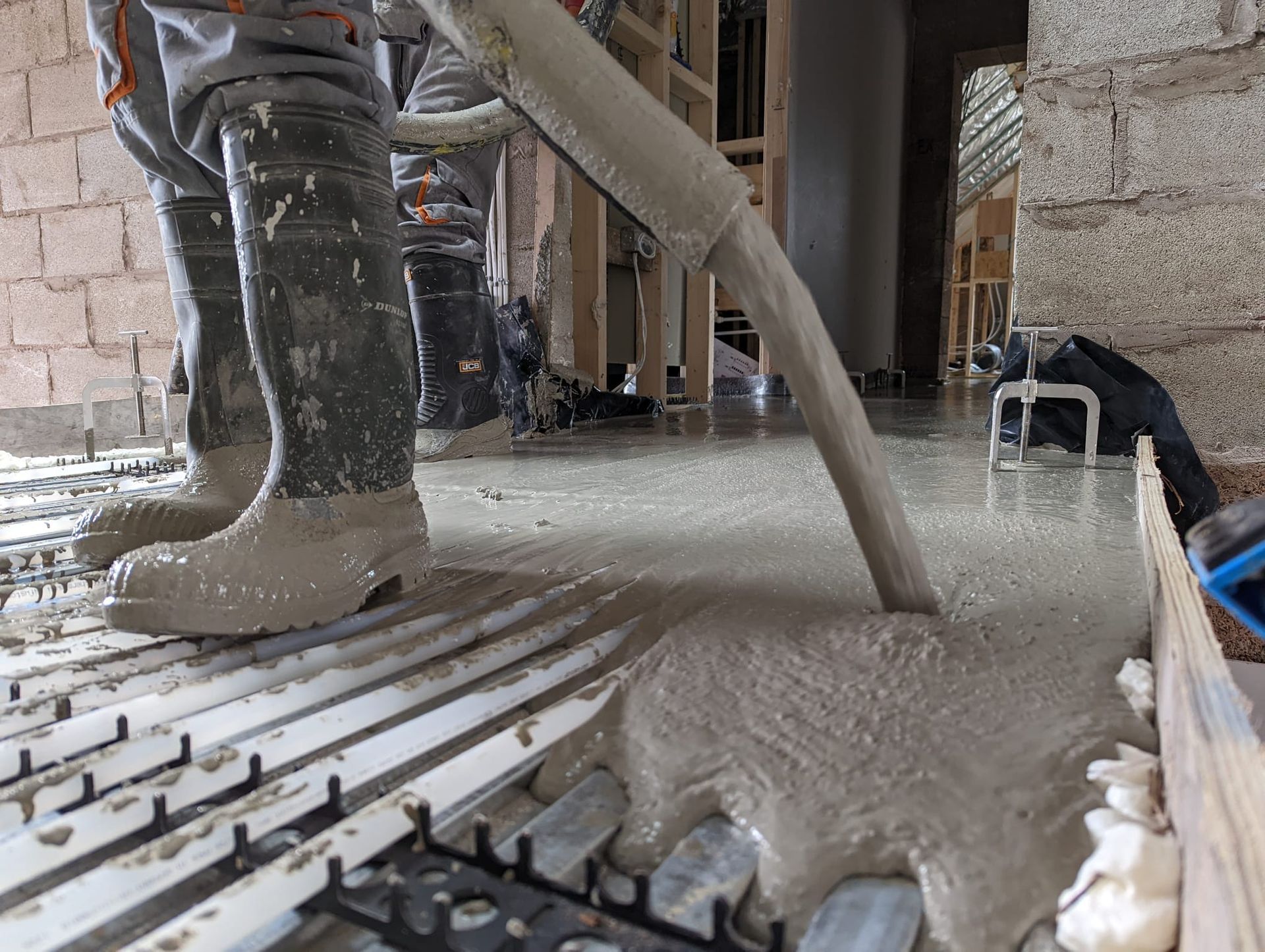 Liquid screed for underfloor heating