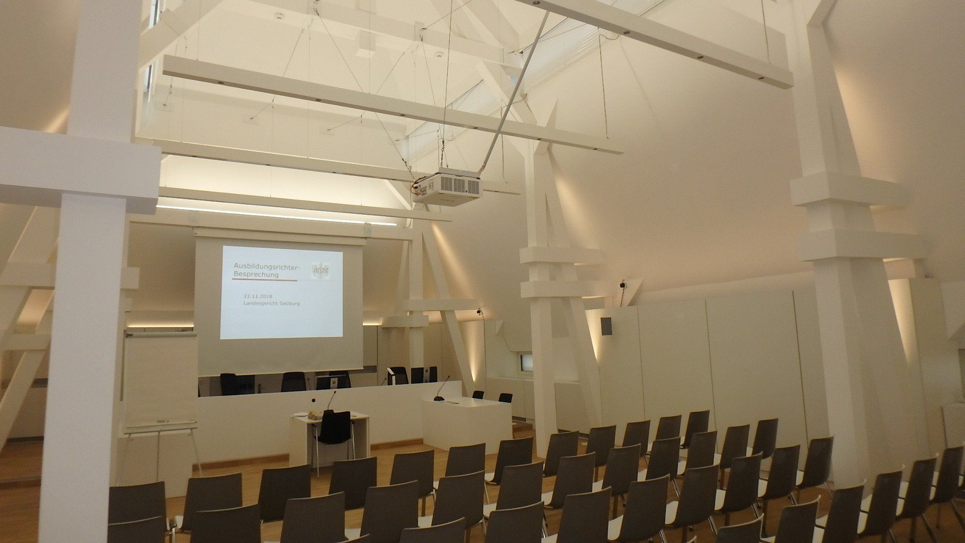 Justizgebäude Salzburg Saal