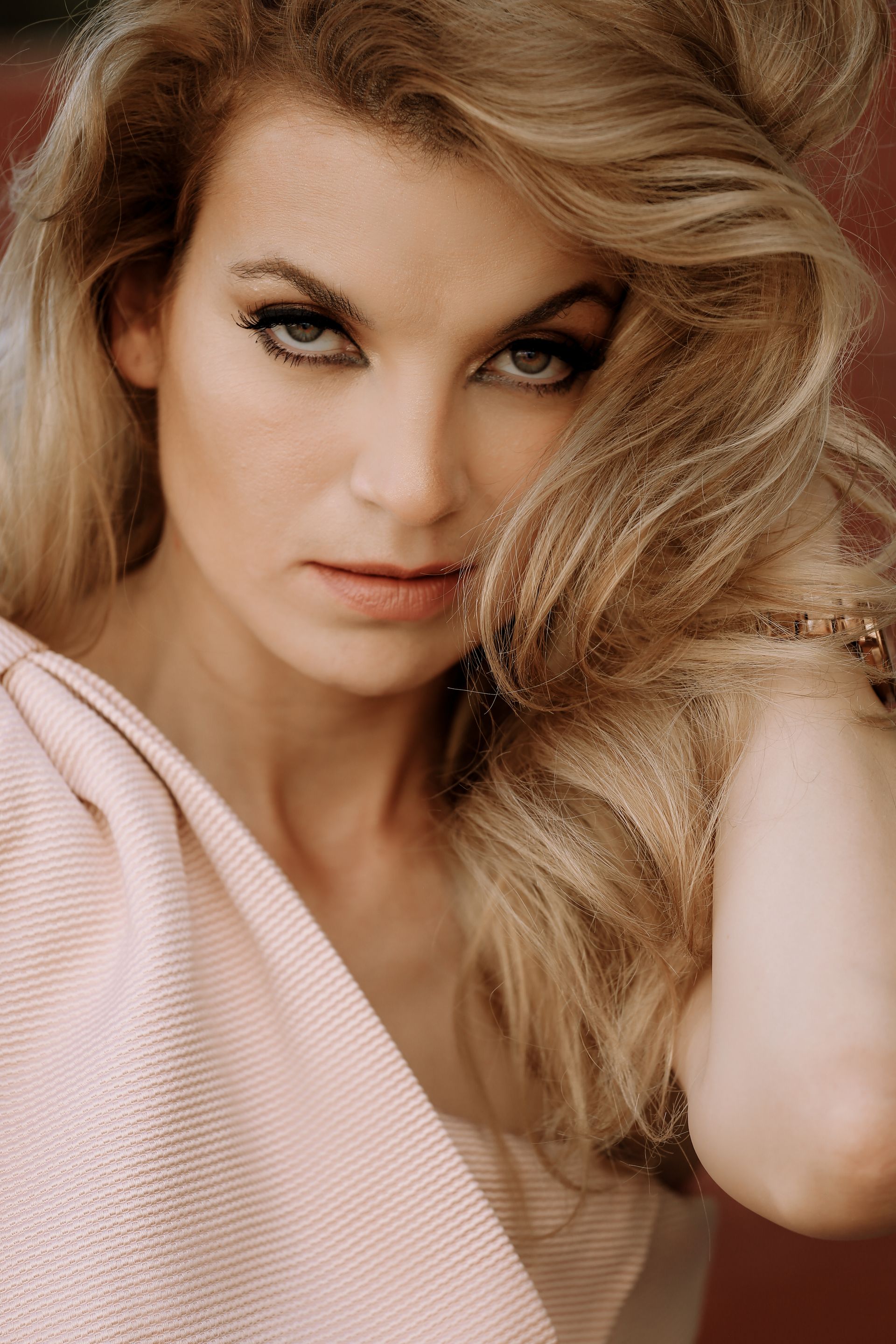 Retrato profesional cinematográfico para marca personal y especialistas médicos realizado por RomRom.MODELO