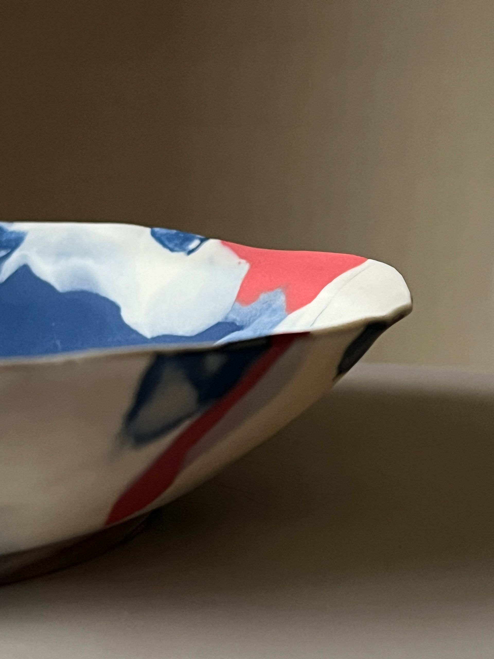 oggetto in porcellana artigianale nerikomi