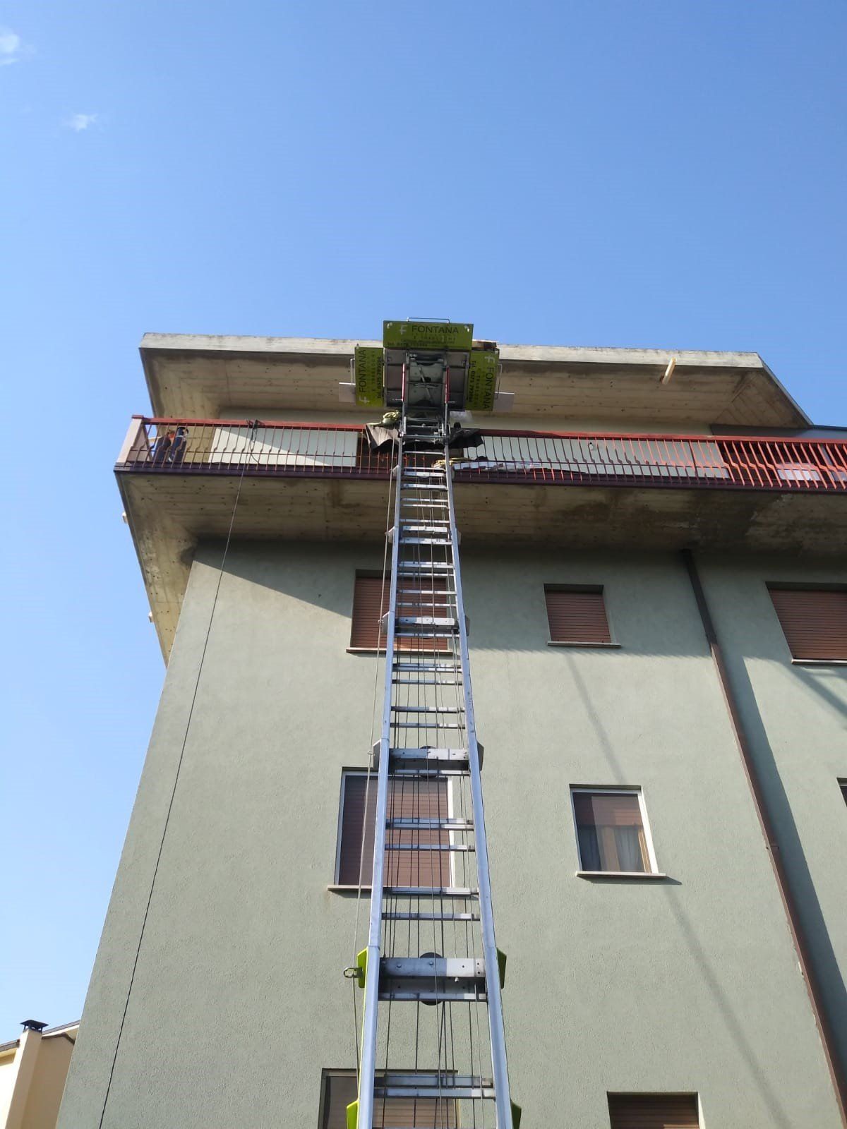 Piattaforma aerea per traslochi