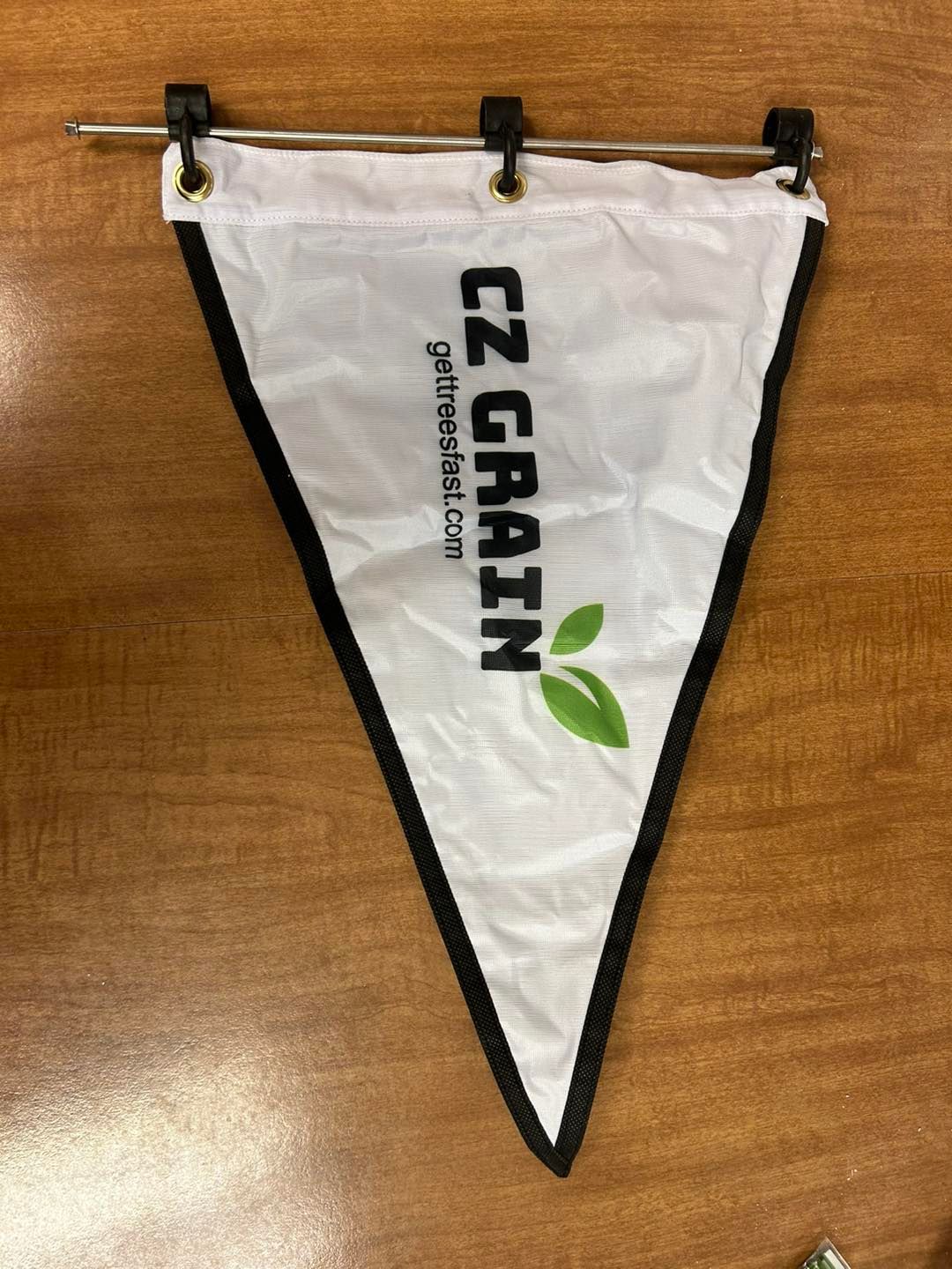 A small white flag with the words cz grain on it