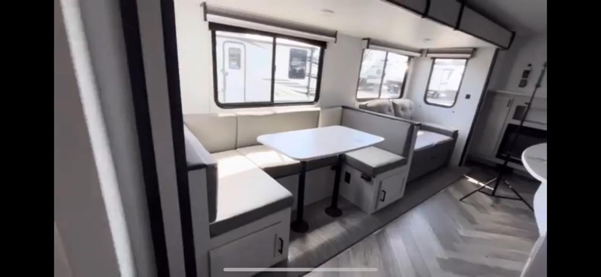 a used 2023 Heartland Mallard M33 travel trailer