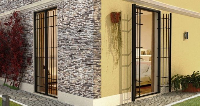 delle porte di una casa con le griglie delle porte di una casa con le griglie