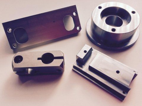 realizzazione componenti in metallo per l'industria