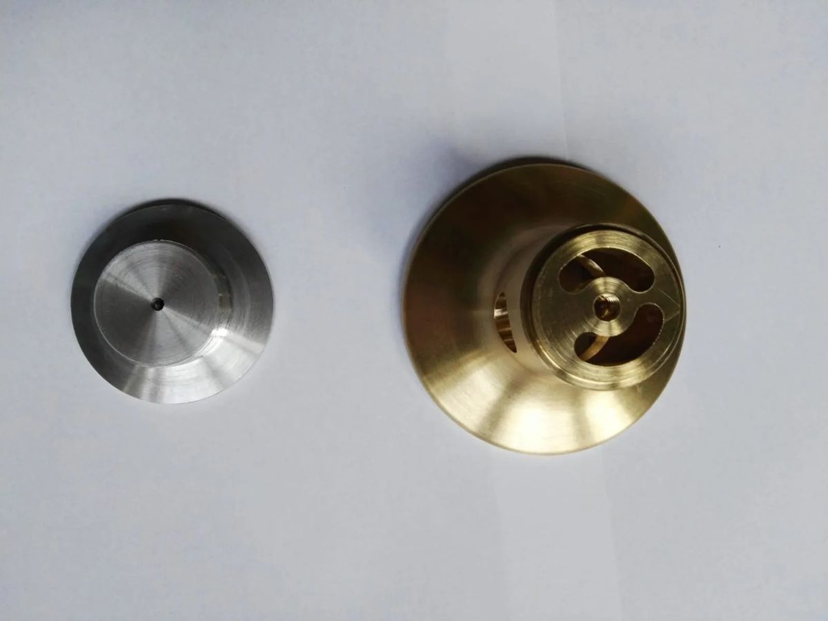 maniglie e componenti per arredi