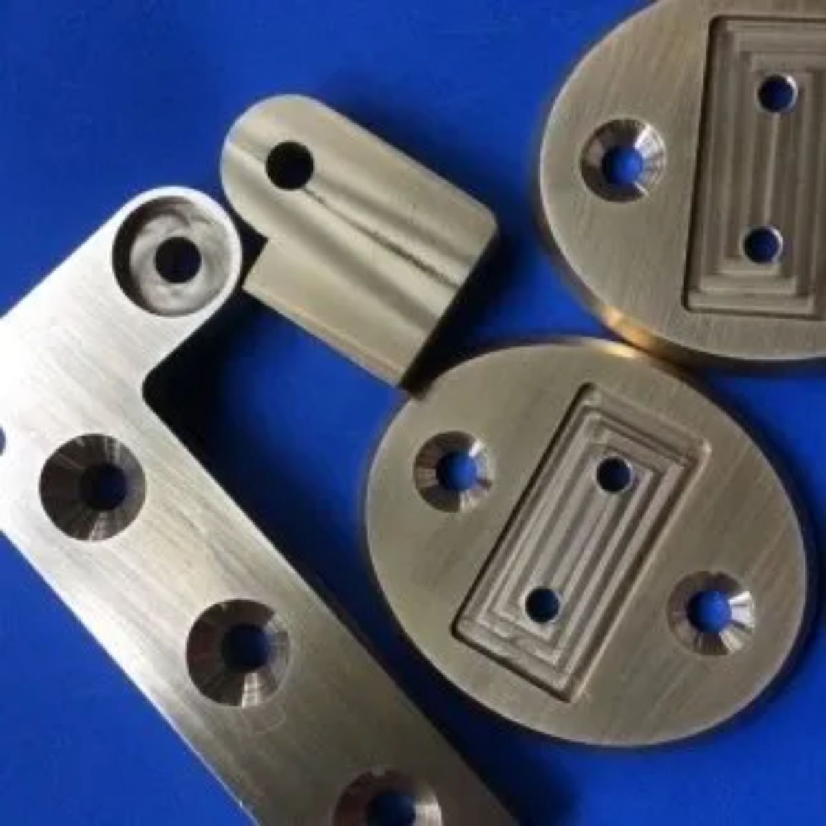 parti in metallo per arredamenti