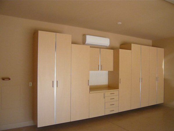 A large room with lots of cabinets and drawers