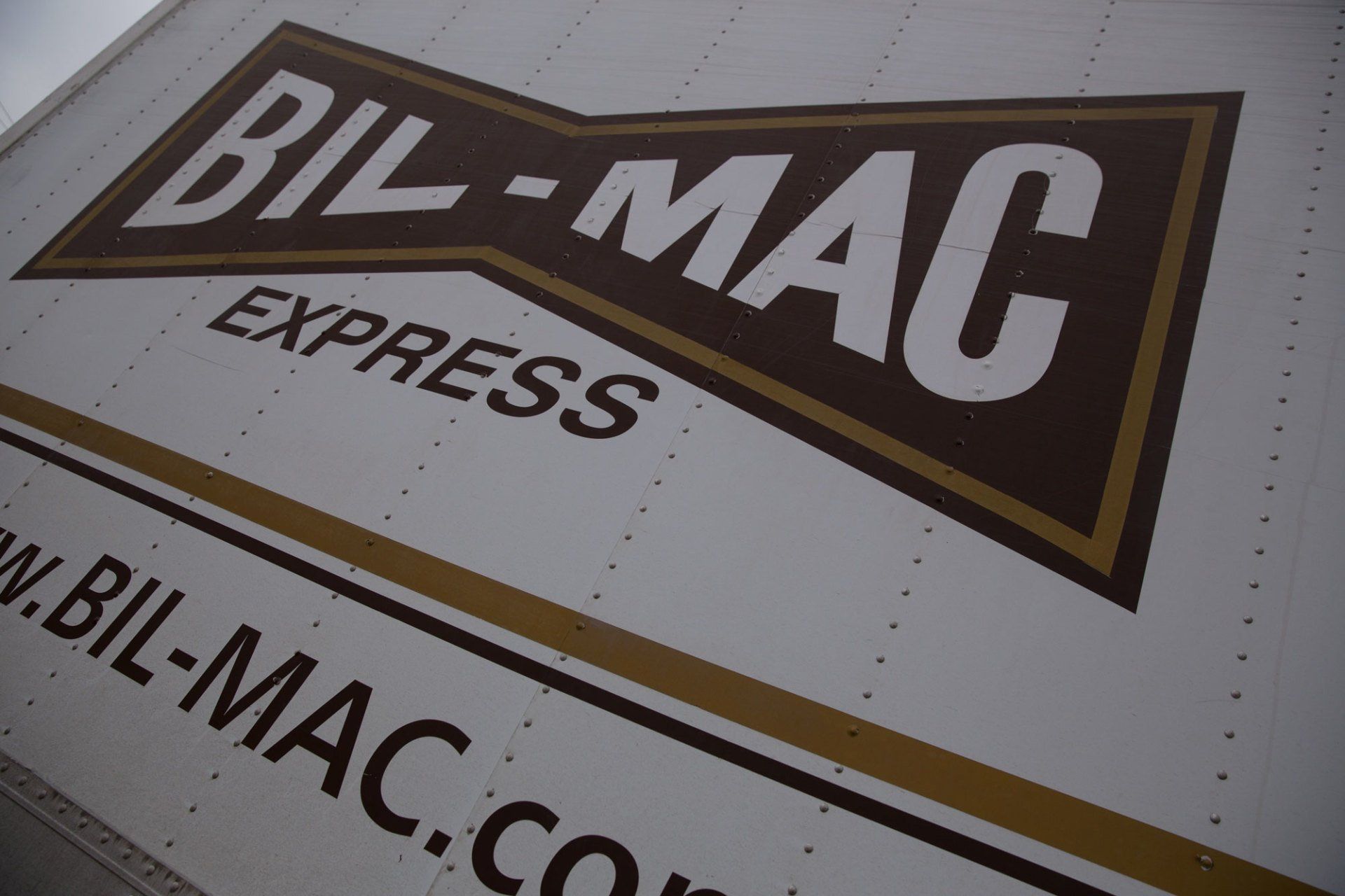 A white and brown sign that says bil-mac express