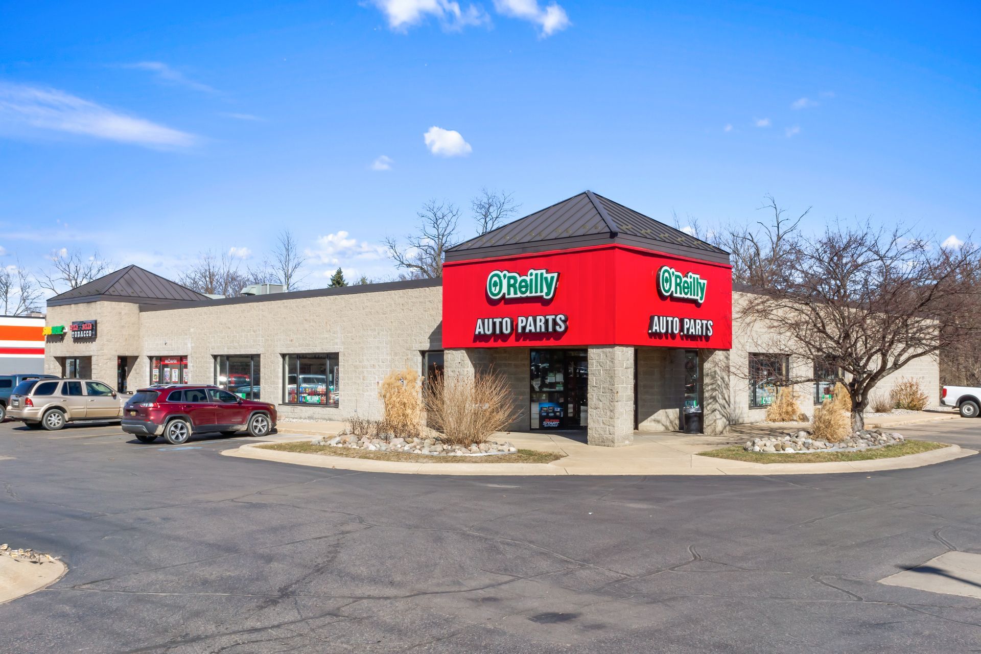 Paw Paw Retail Center, Paw Paw, MI - Riverhills Holdings, Inc.