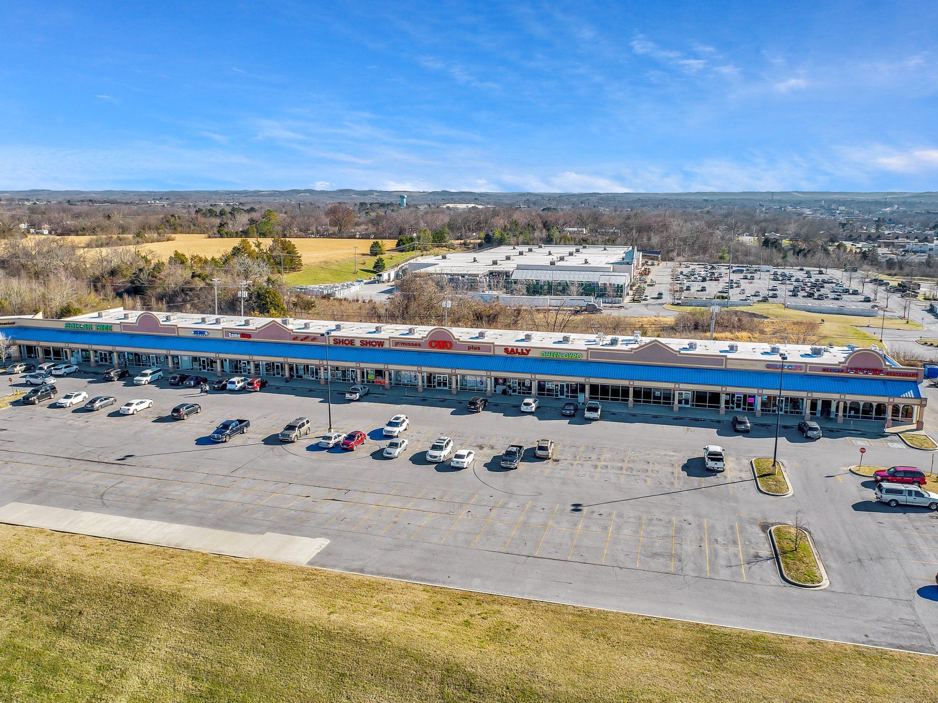 Mane Street Center, Shelbyville, TN - Riverhills Holdings, Inc.