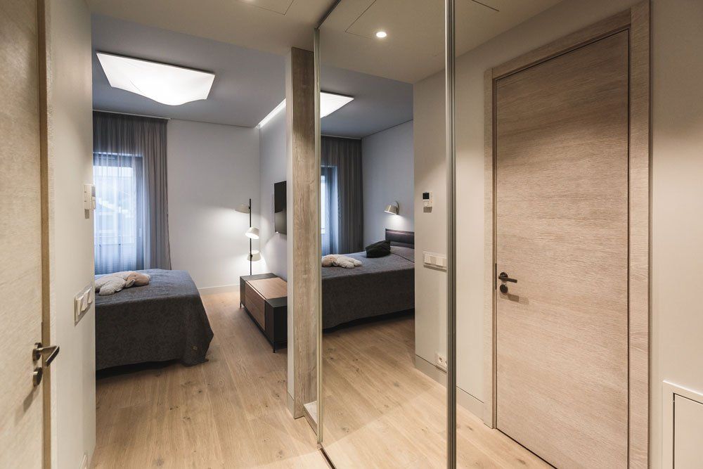 moderni iekārtots dzīvoklis ar mūsdienīgu interjeru