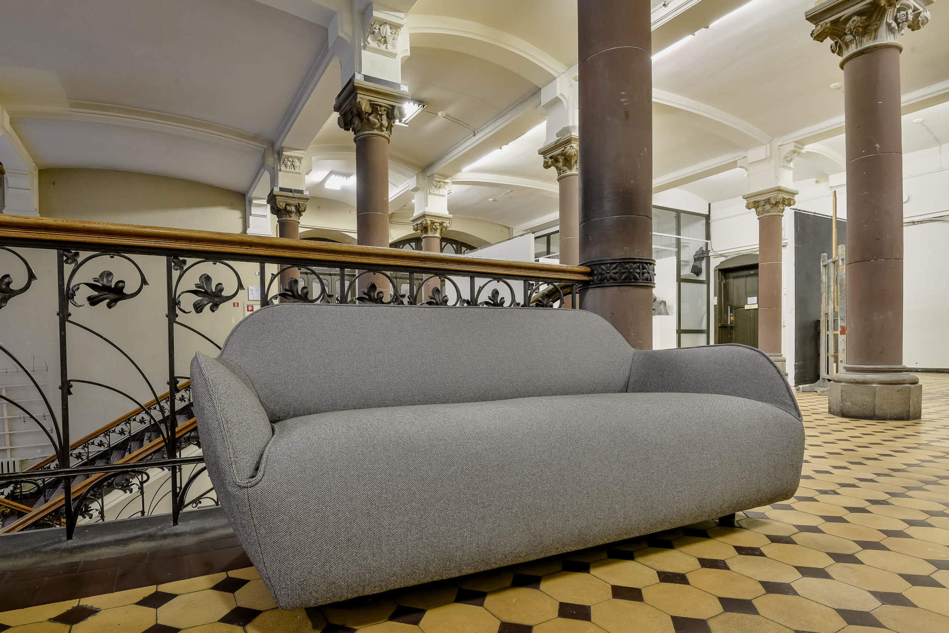 Mīkstās mēbeles atpūtu zālē