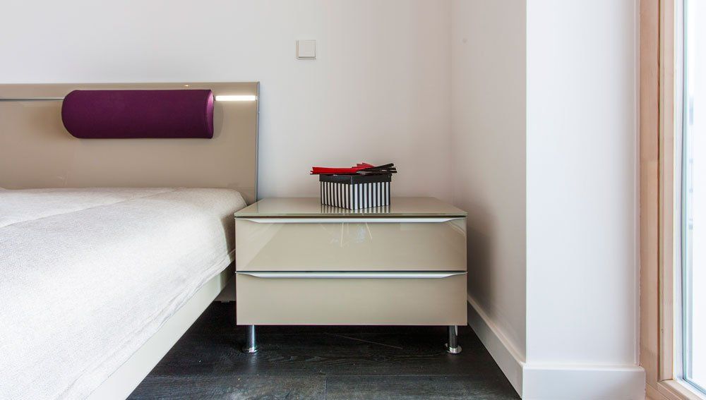 māras dārzi projekts gulta ar kumodi