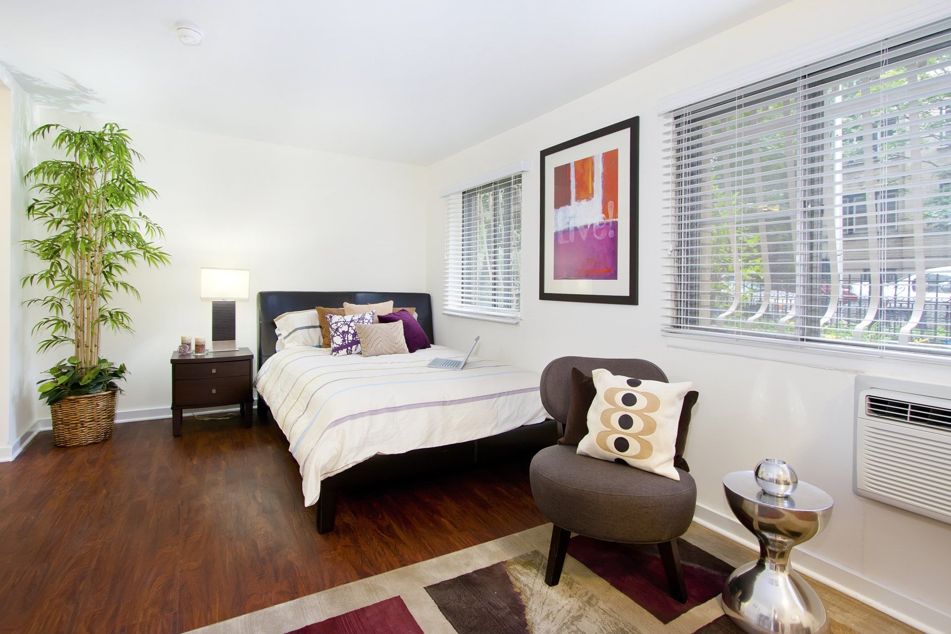 Floor Plans Reside at 2727 Lincoln Park Chicago Apartments