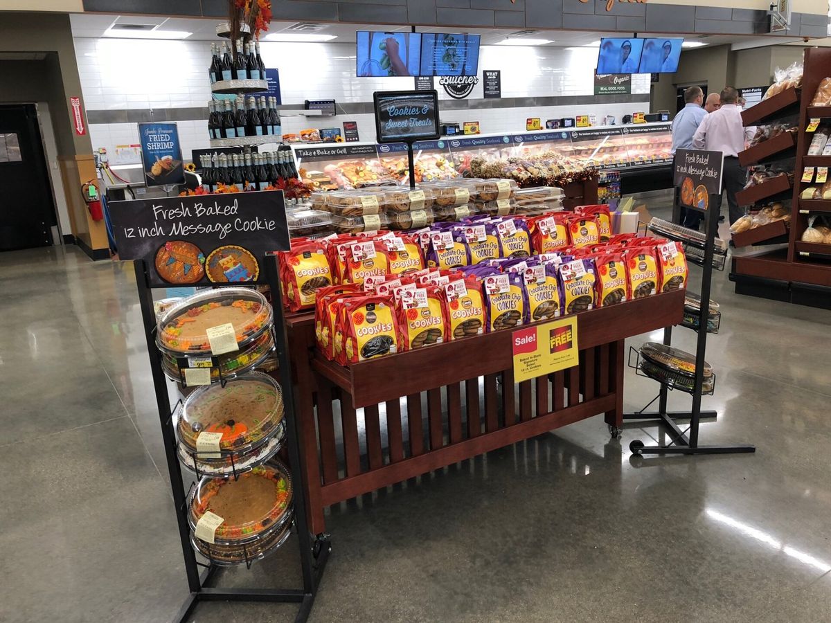 grocery cookie display