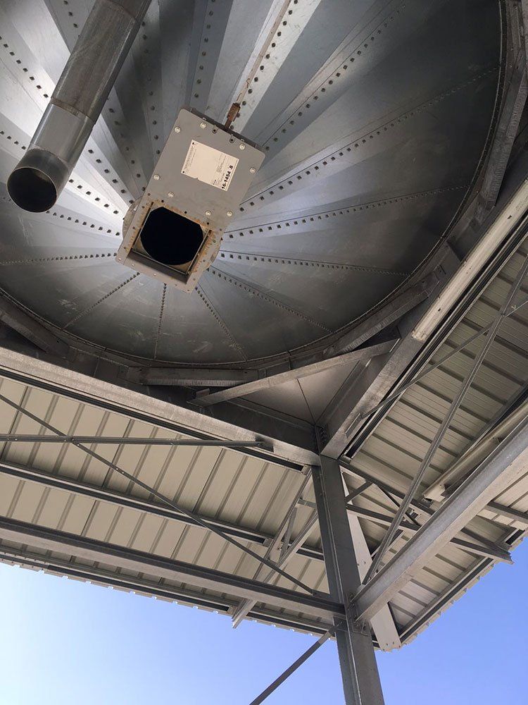 cisterna per farine in impianto alimentare