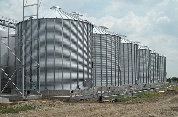 silos a fondo piano per stoccaggio cereali