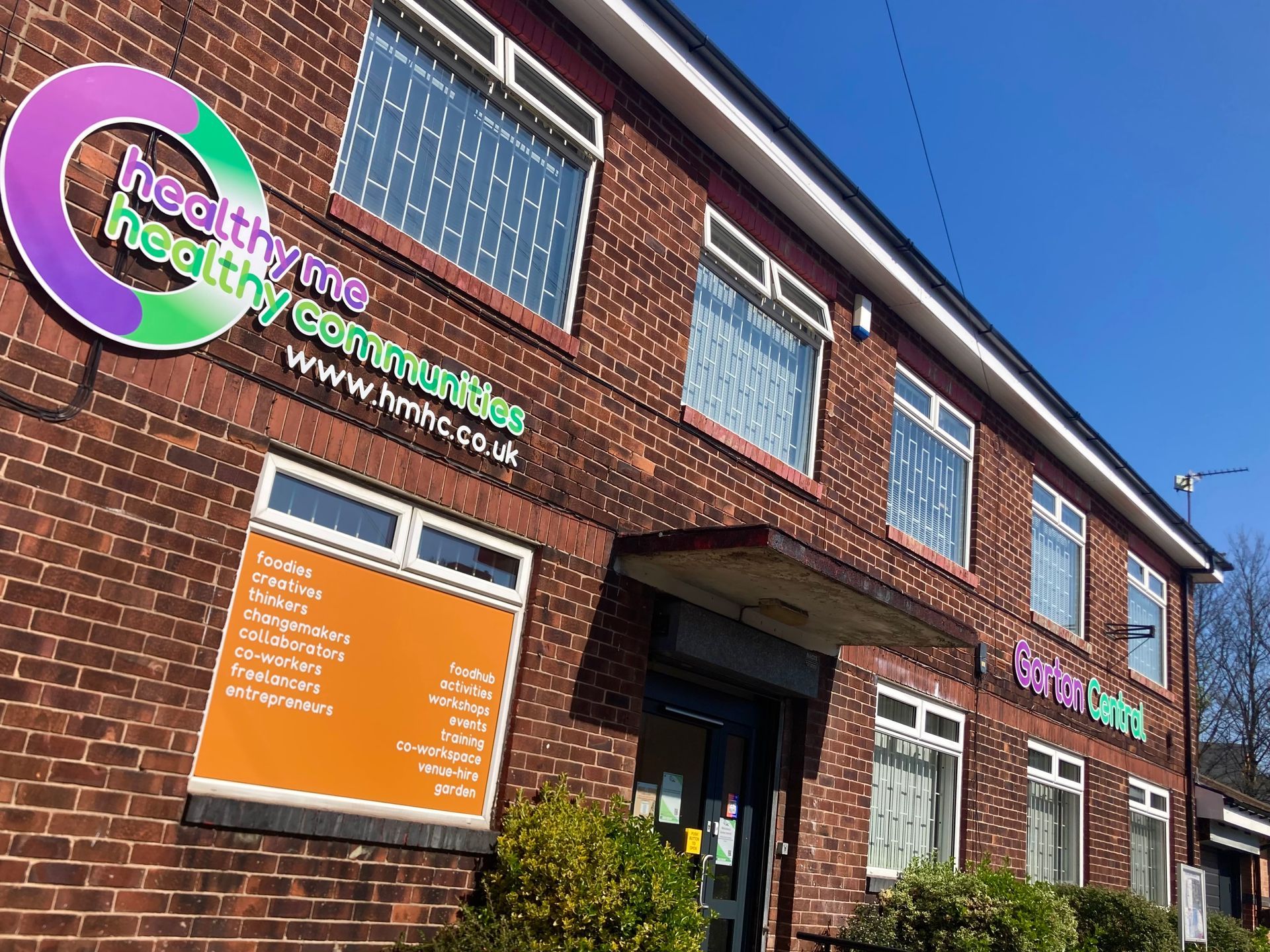 A brick building with a sign that says healthy the healthy way