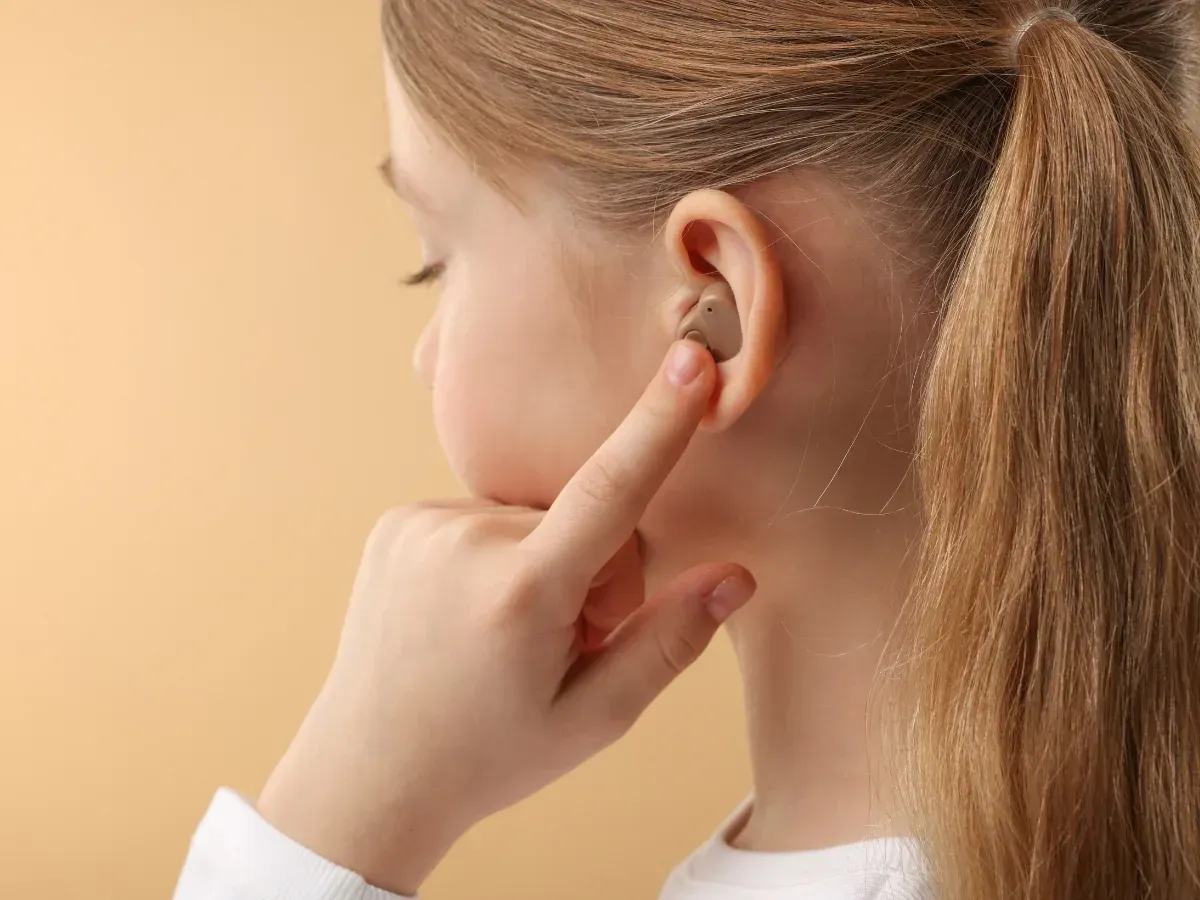 This is a hearing aid with built-in color noise features, helping individuals manage tinnitus or improve focus in noisy environments.