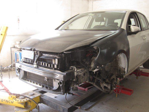 Auto con carrozzeria danneggiata