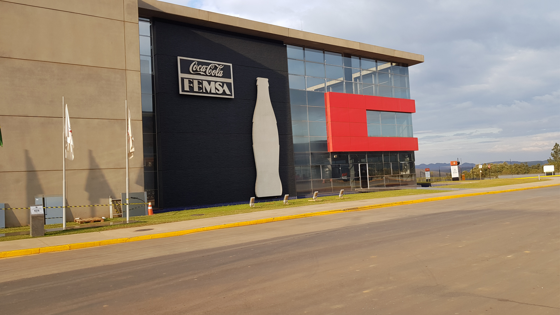 Piso industrial, pavimento de concreto e Revestimento de alto desempenho.