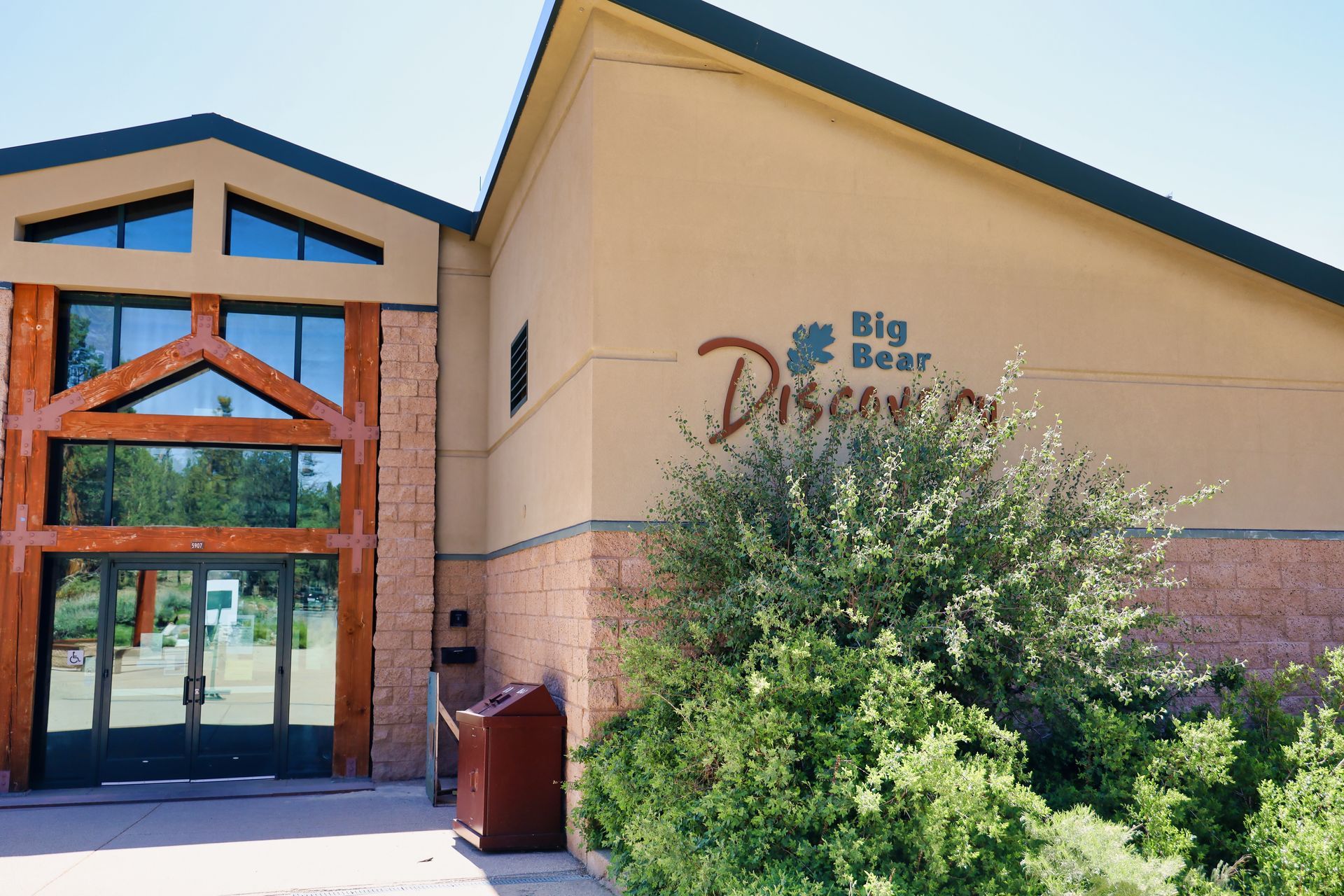 Front of the big bear discovery center