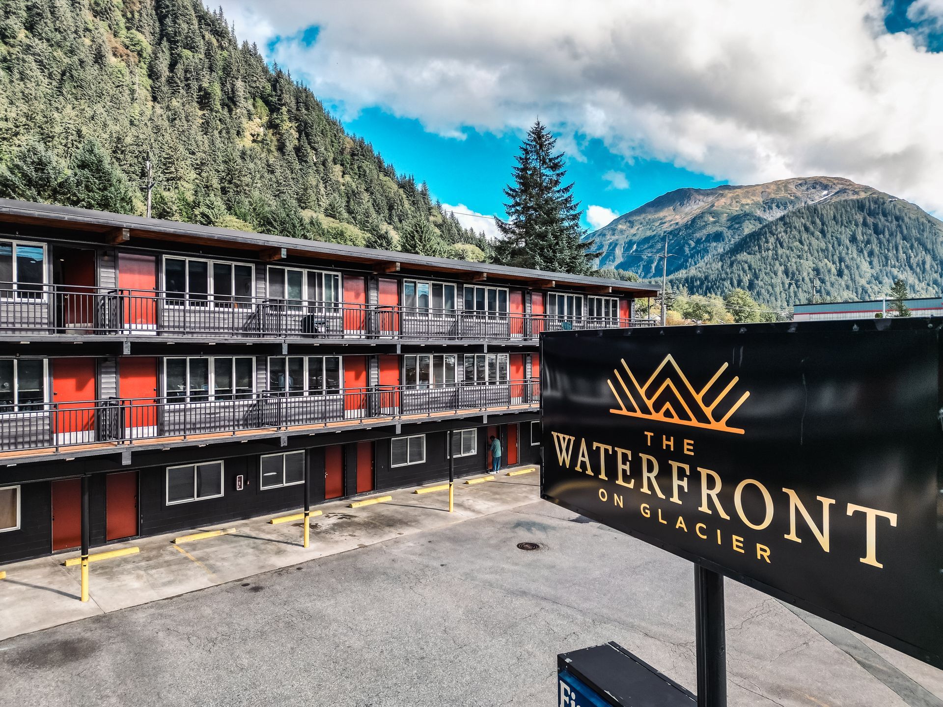 A hotel with a sign that says the waterfront on it