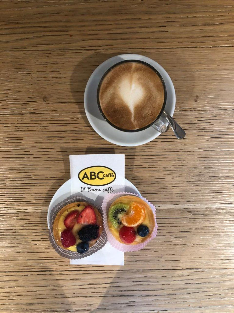 Caffè con pasticcini