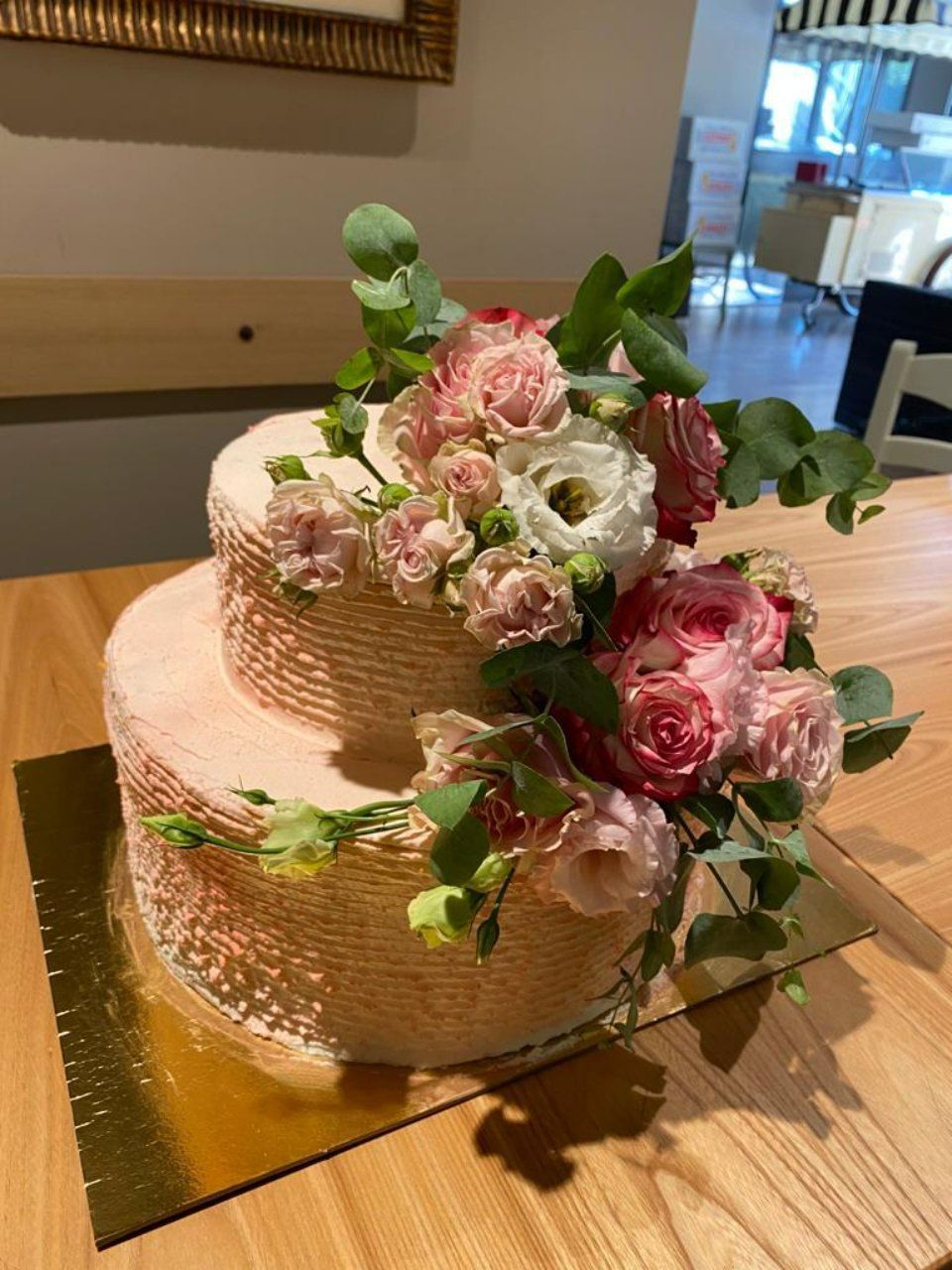 Torta decorata con rose
