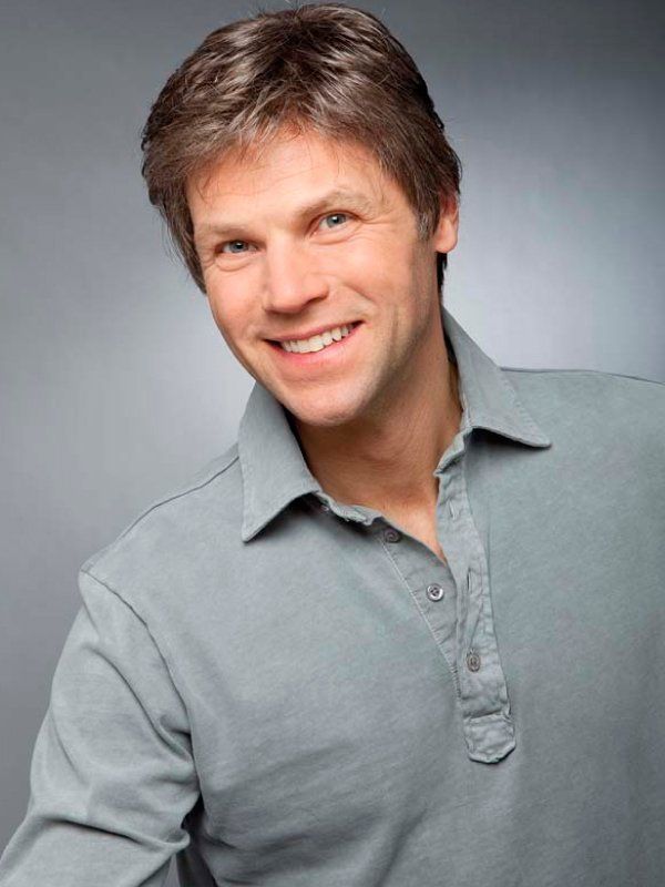 Inversiones Barí Ltda. hombre con peluca natural