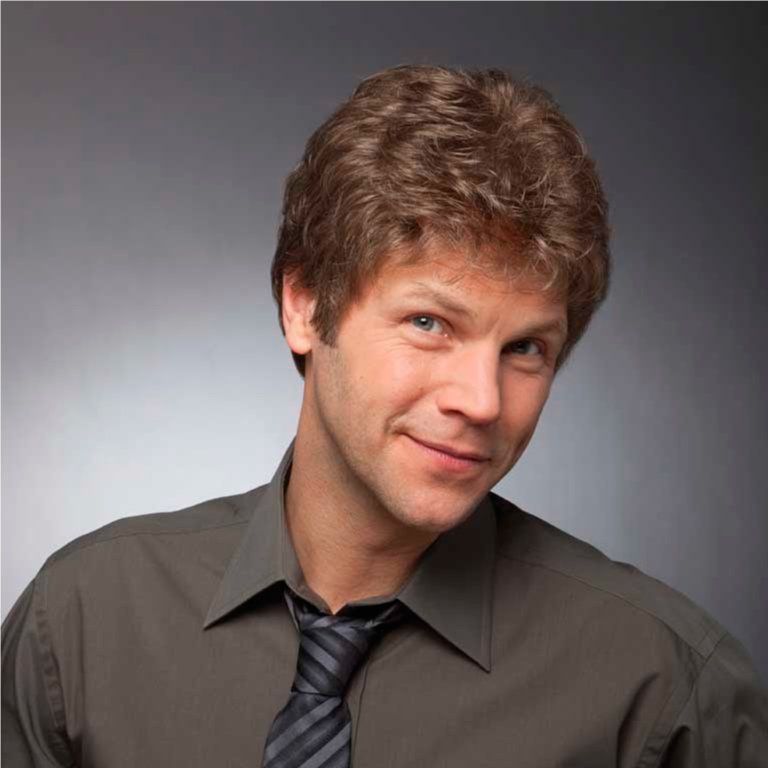 Inversiones Barí Ltda. hombre con peluquin