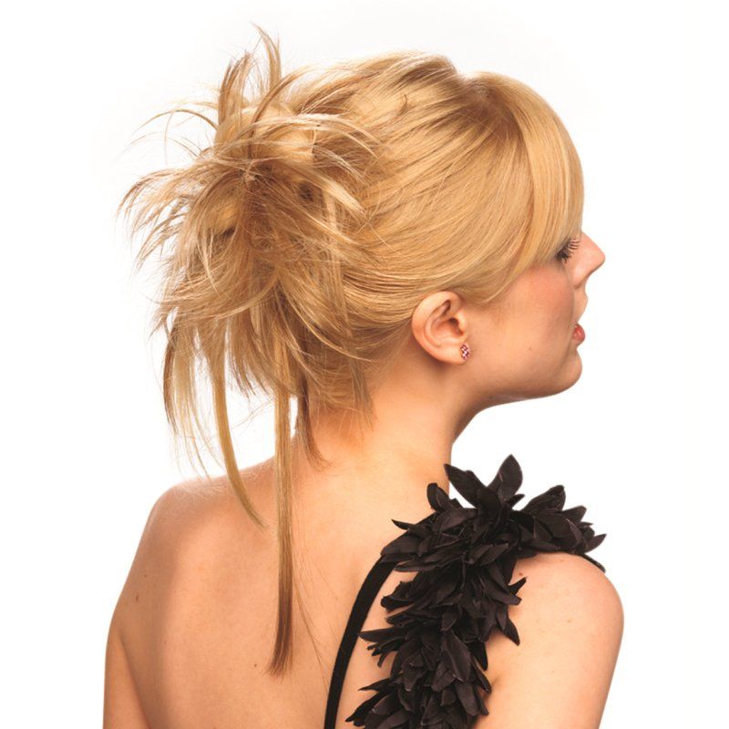 Inversiones Barí Ltda. mujer con peluca y accesorios