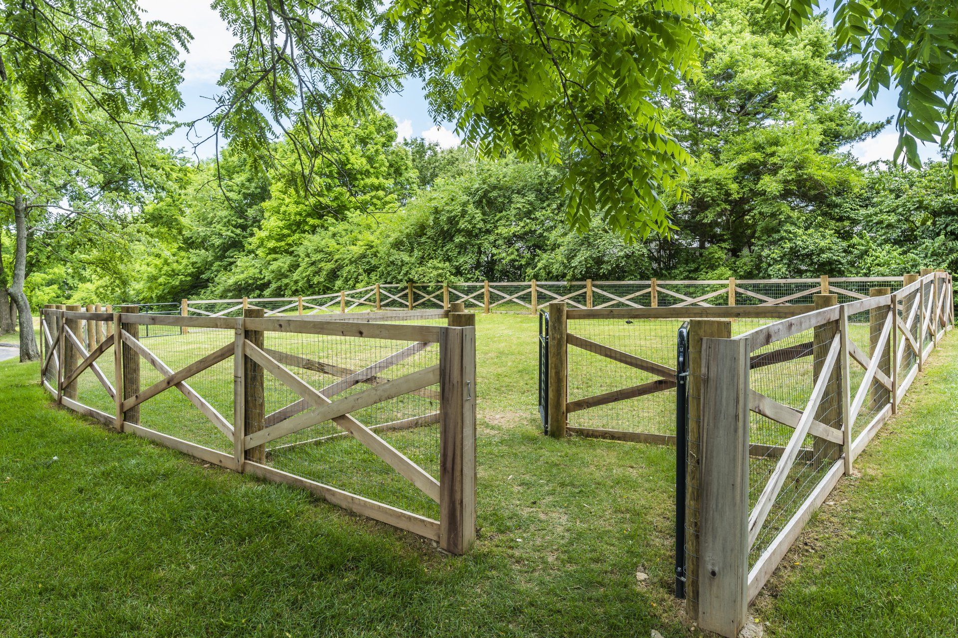 Pool Lounge Seating | The Colony at The Oaks