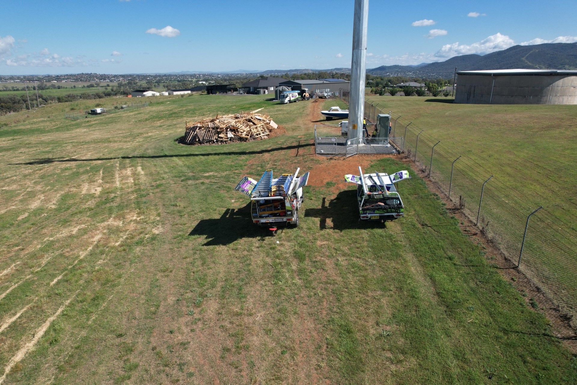 BES- Elect service car in an open field