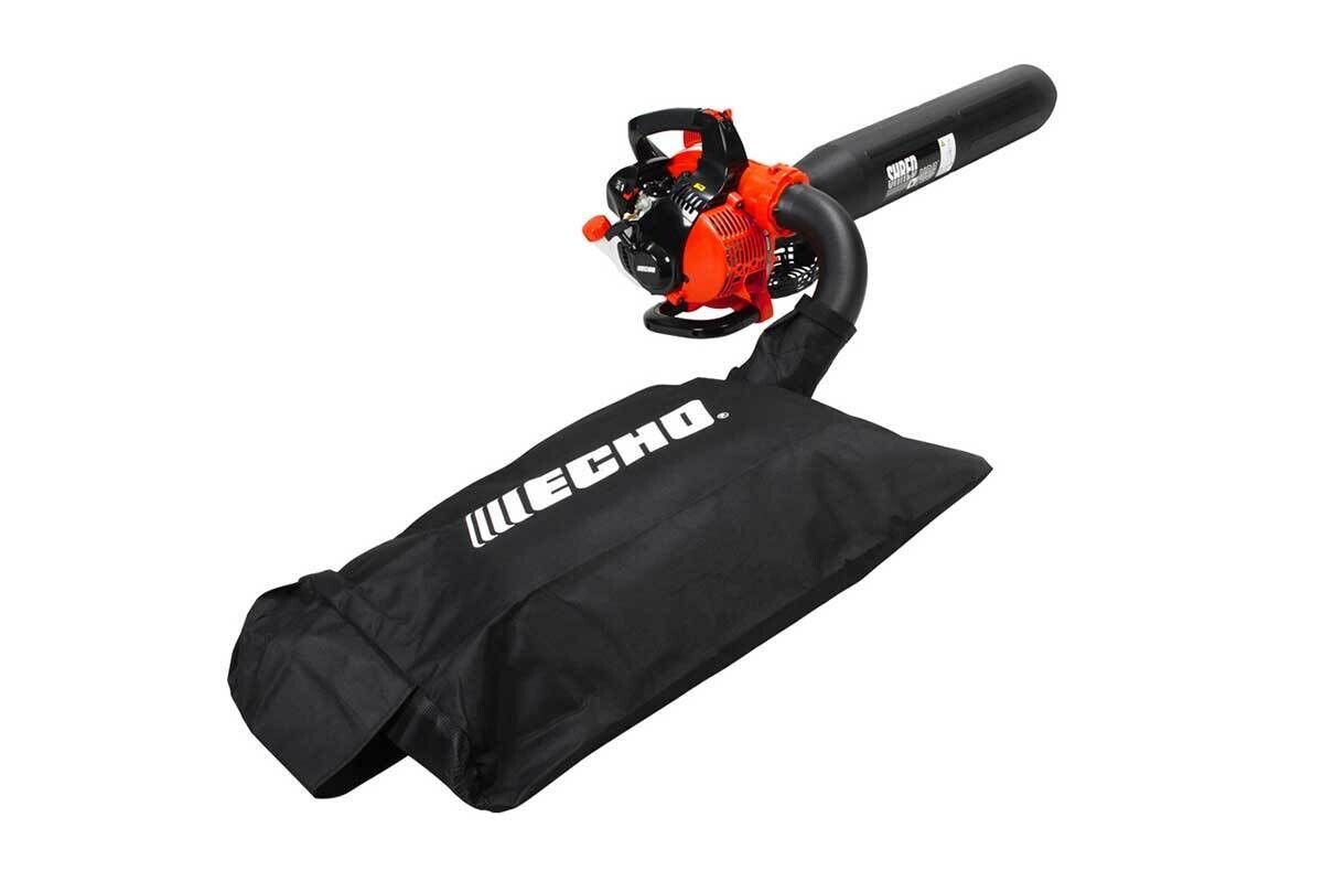 Un soffiatore con una borsa attaccata su cui è scritto 