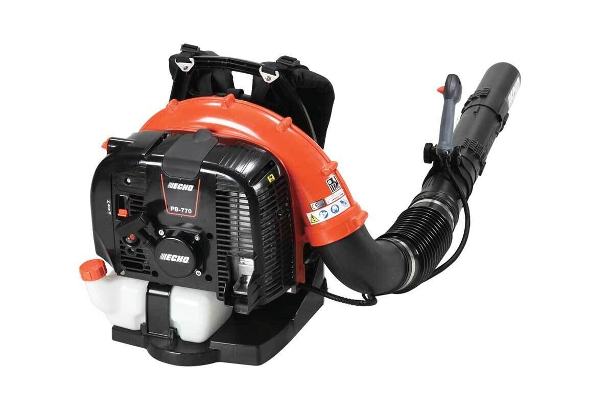 Un soffiatore a zaino è raffigurato su uno sfondo bianco.