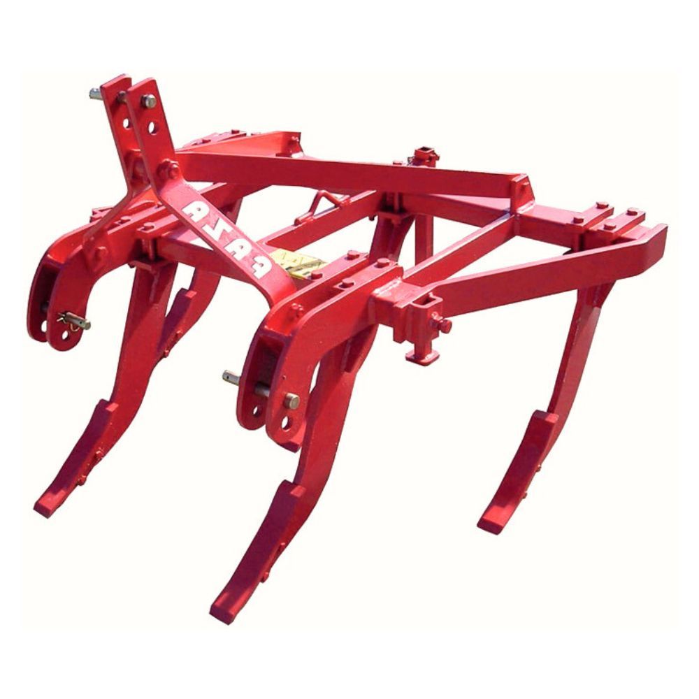 Un trattore rosso con la scritta astra sopra