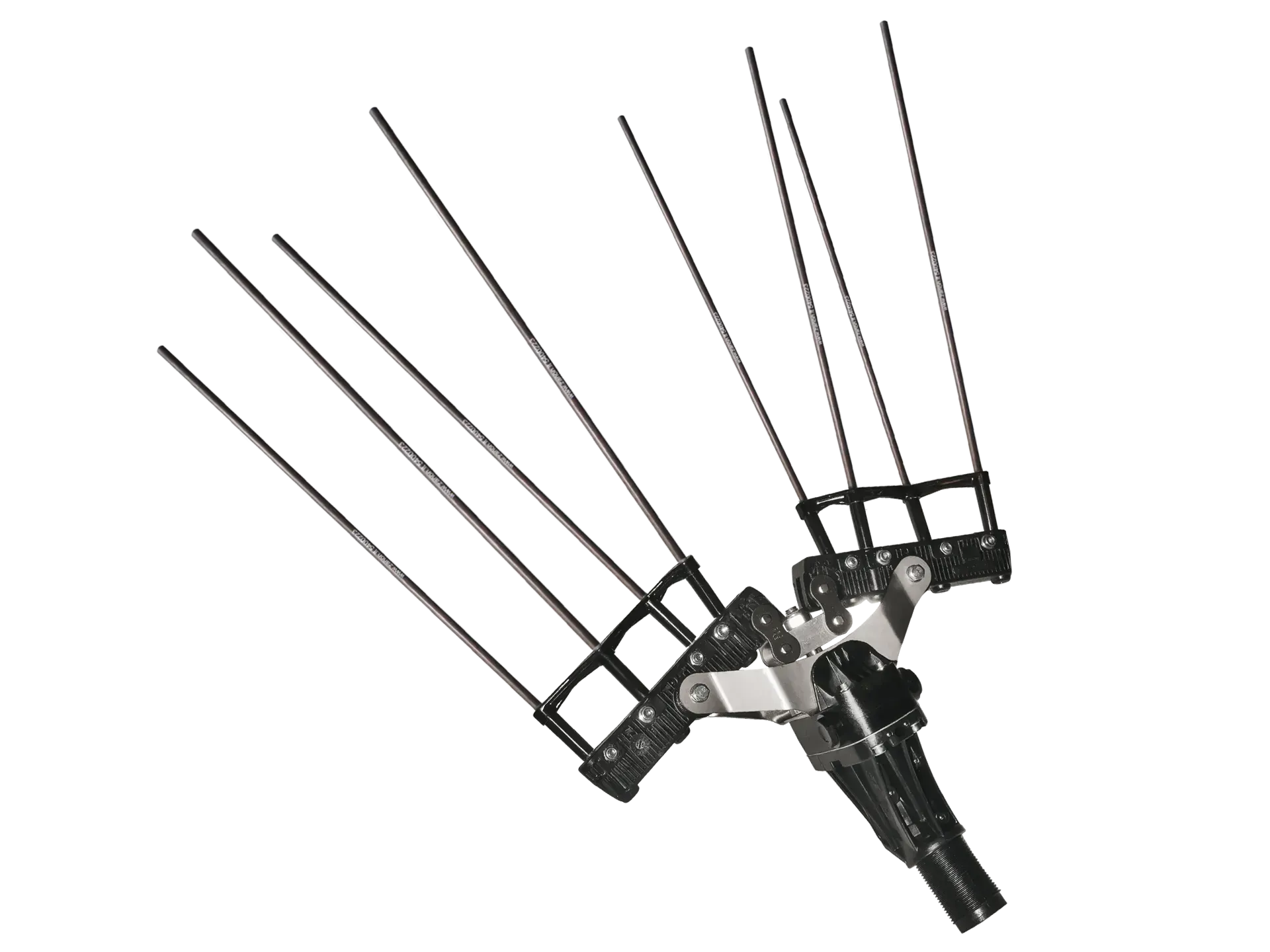 Un primo piano di un attrezzo con molti bastoncini su uno sfondo bianco.